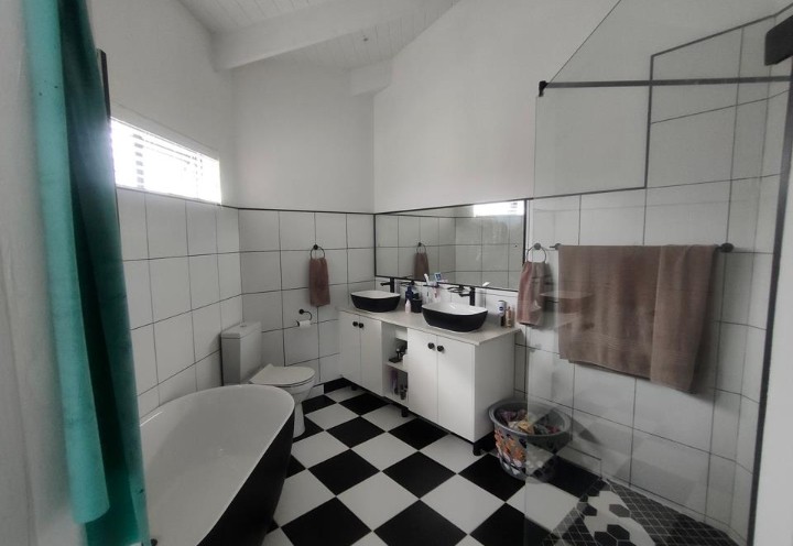 4 Bedroom Property for Sale in Noorsekloof Eastern Cape